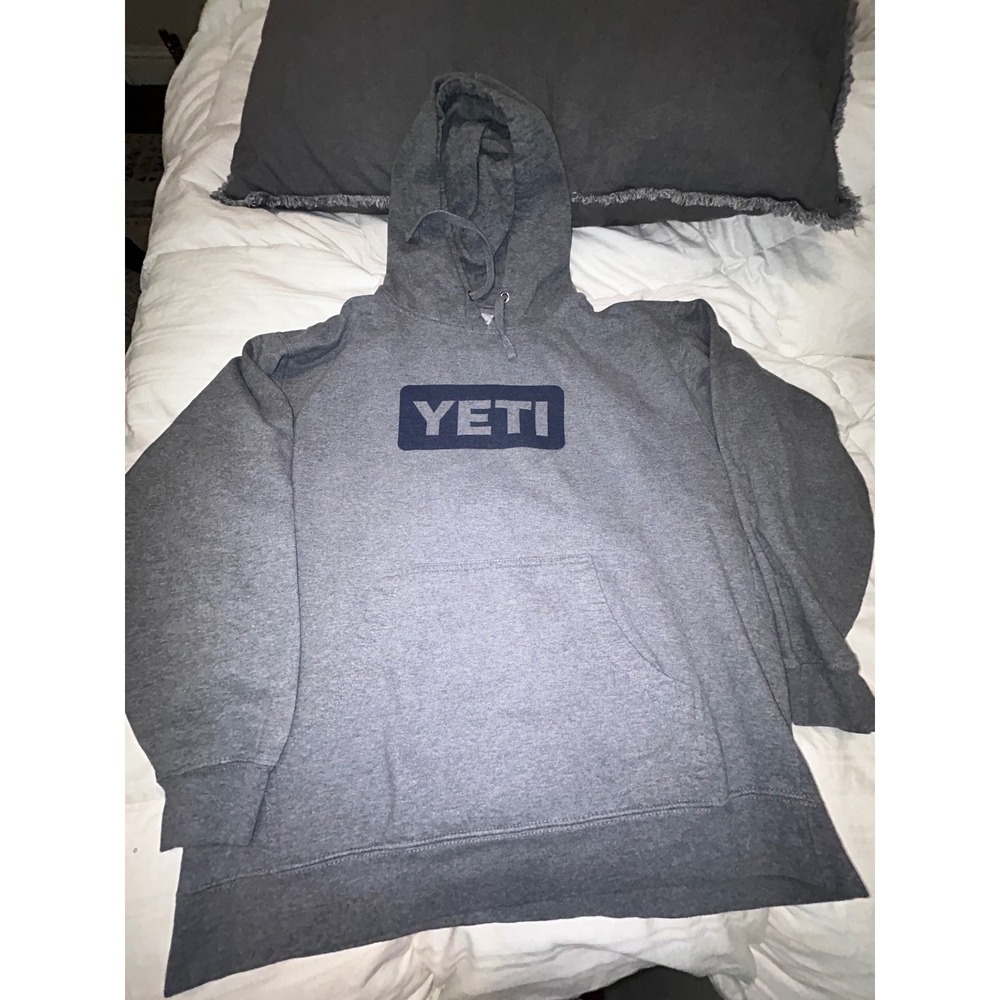 YETI Logo Pullover Hoodie Mens Large Gray Navy Blue Graphic Sweatshirt L